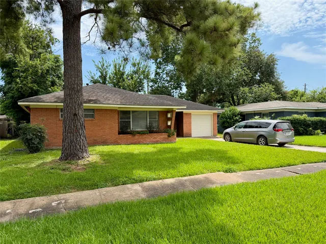 Popular ROBINDELL 2 Real Estate
