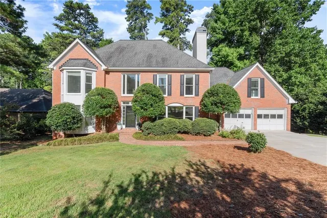 Popular HAMPTON WOODS Real Estate