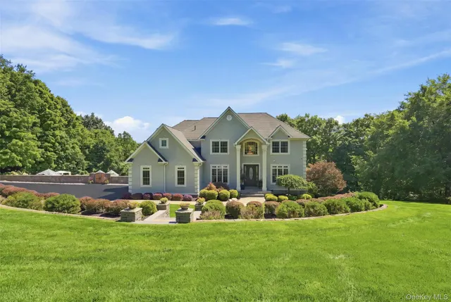 Popular Farmingdale Heights Real Estate