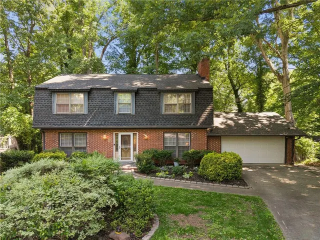 Popular Winding Woods Real Estate