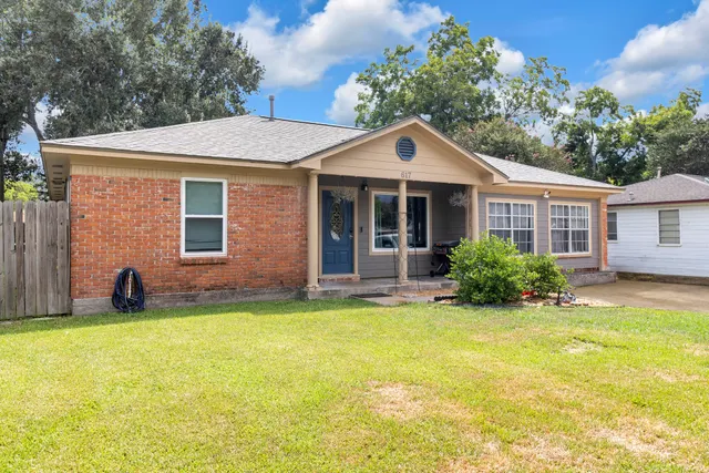 Popular Munson Plaza Angleton Real Estate
