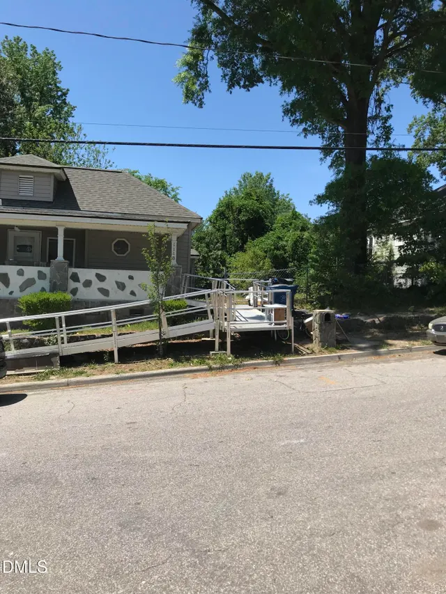 Popular Lyon Park Real Estate