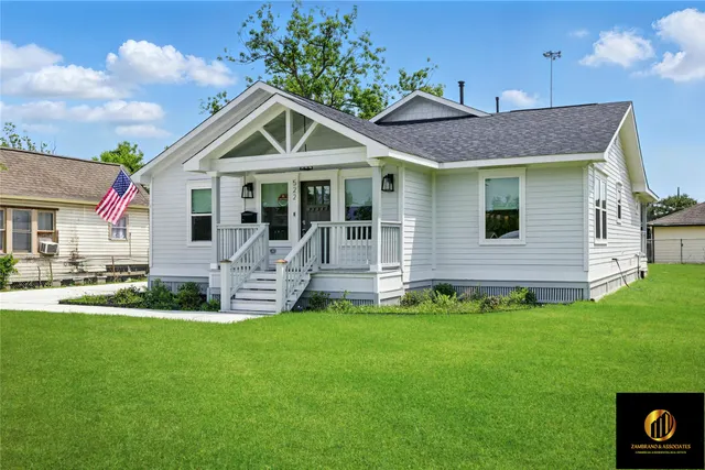 Expensive Lindale Court Real Estate