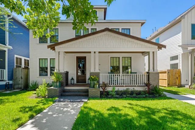 Popular Pinelawn Real Estate