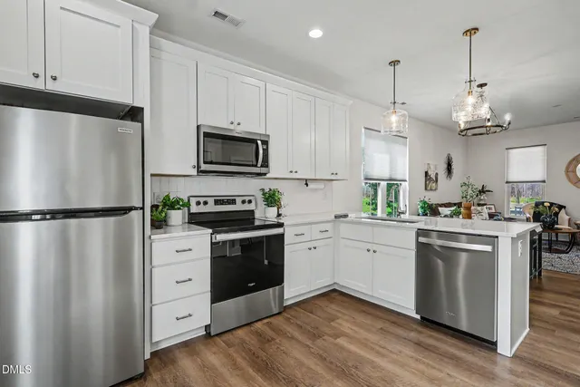 Popular Hillside Park Real Estate