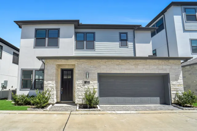 Popular Royal Oaks Landing Real Estate