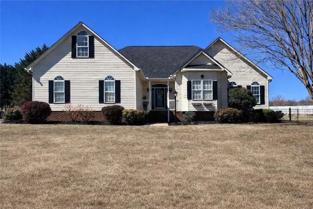 Popular Woodson Lake Real Estate