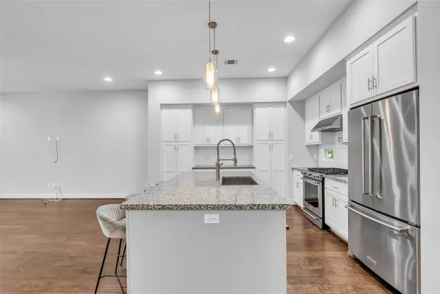 Popular Jefferson Court Real Estate