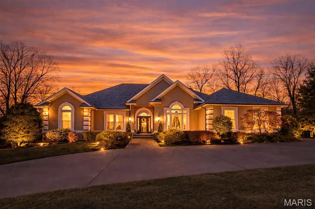 Popular Windwood Lake Estate Real Estate