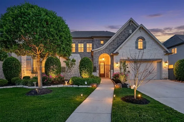 Expensive Harvest Green Sec 9 Real Estate