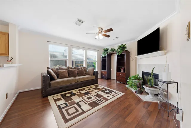 Popular Kingsbridge Court Real Estate