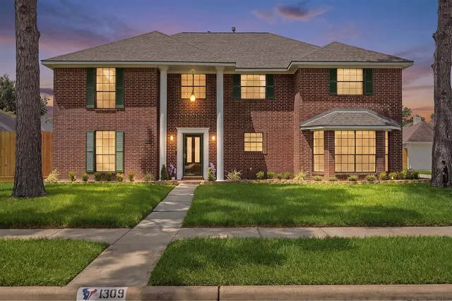 Expensive Briarwood Estates Real Estate