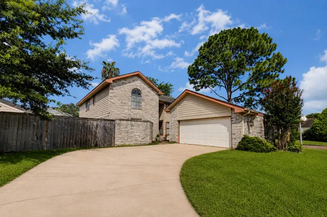 Popular Ashford Park Sec 04 Real Estate