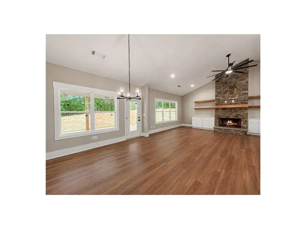 Listing Thumbnail Image 14