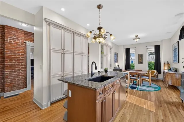 Expensive Guinotte Bluff Add Real Estate