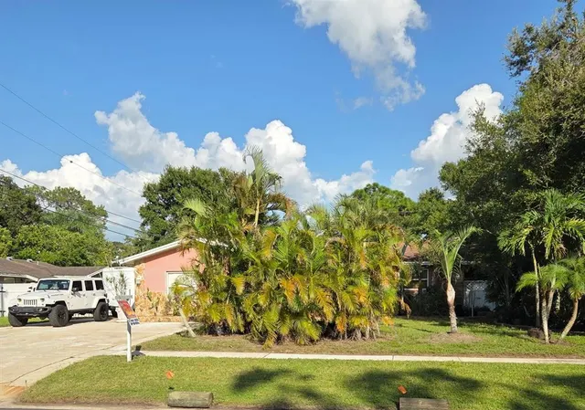 Popular GOLFWOODS Real Estate