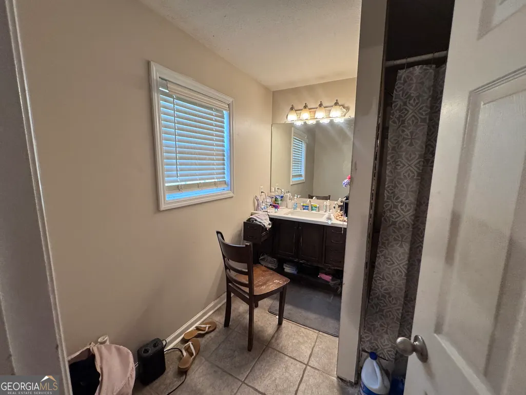 Listing Thumbnail Image 11