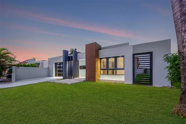 Popular LEVITTOWN LAKES Real Estate