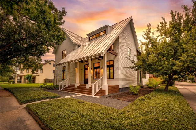 Popular Colonial Terrace Real Estate
