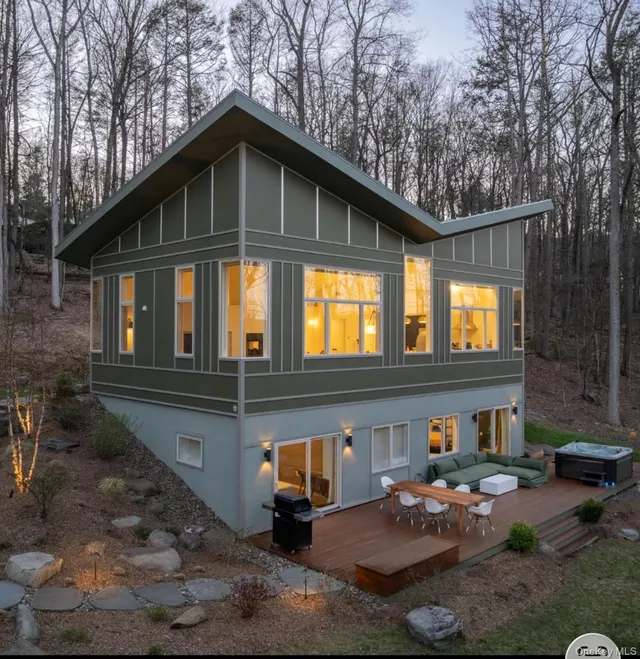 Popular Stone Ridge Real Estate