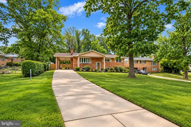Expensive Glen Oaks Real Estate