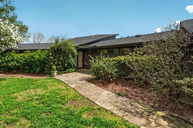 Expensive Country Place Real Estate