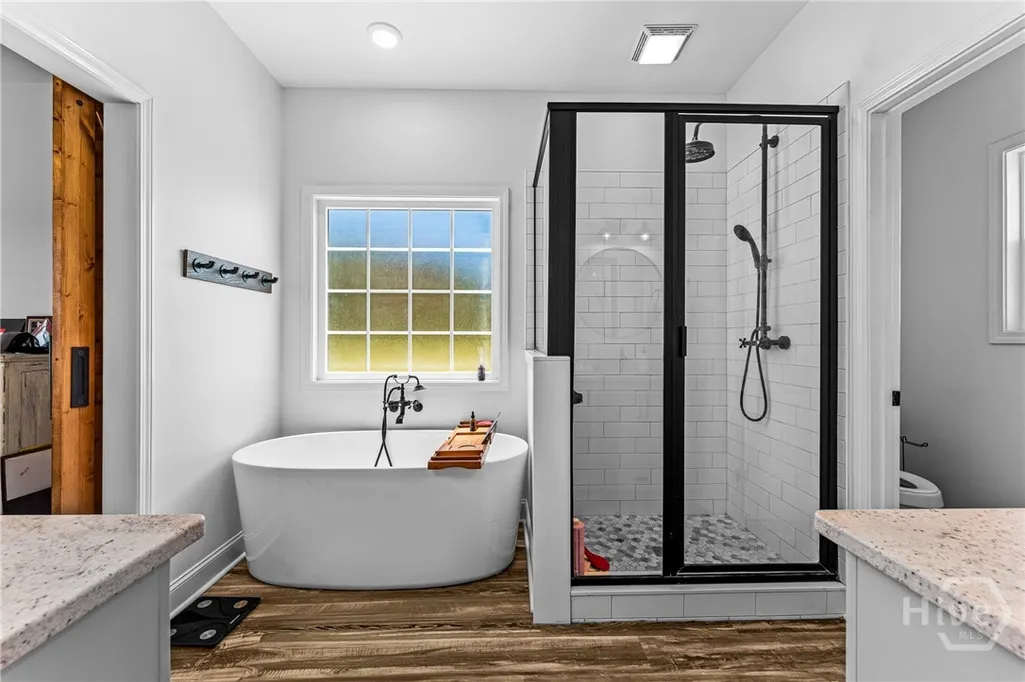 Listing Thumbnail Image 35