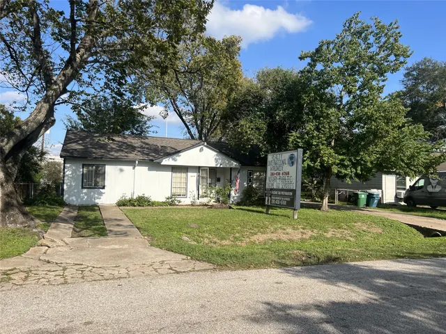 Popular Mayfair Park Real Estate
