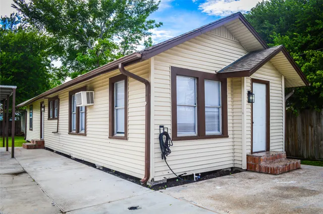Popular Reuben White Abs Real Estate