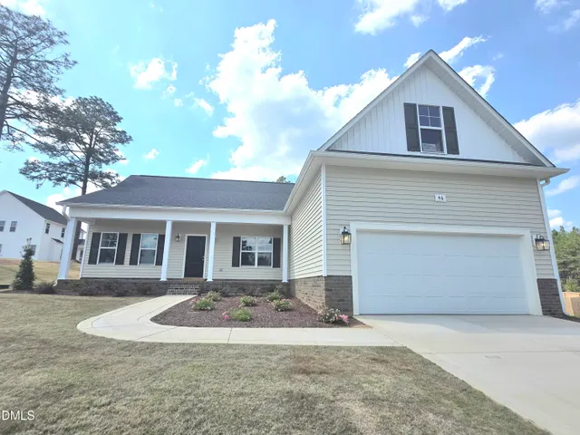 Popular Hidden Lakes Real Estate