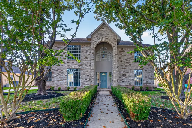 Popular Lakes of Fondren Real Estate