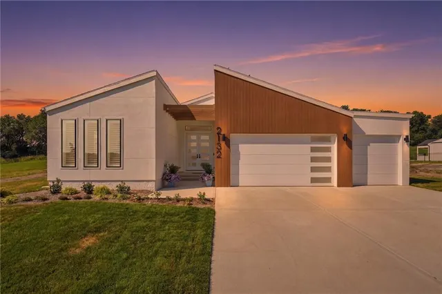 Cheap Hook Farms Real Estate