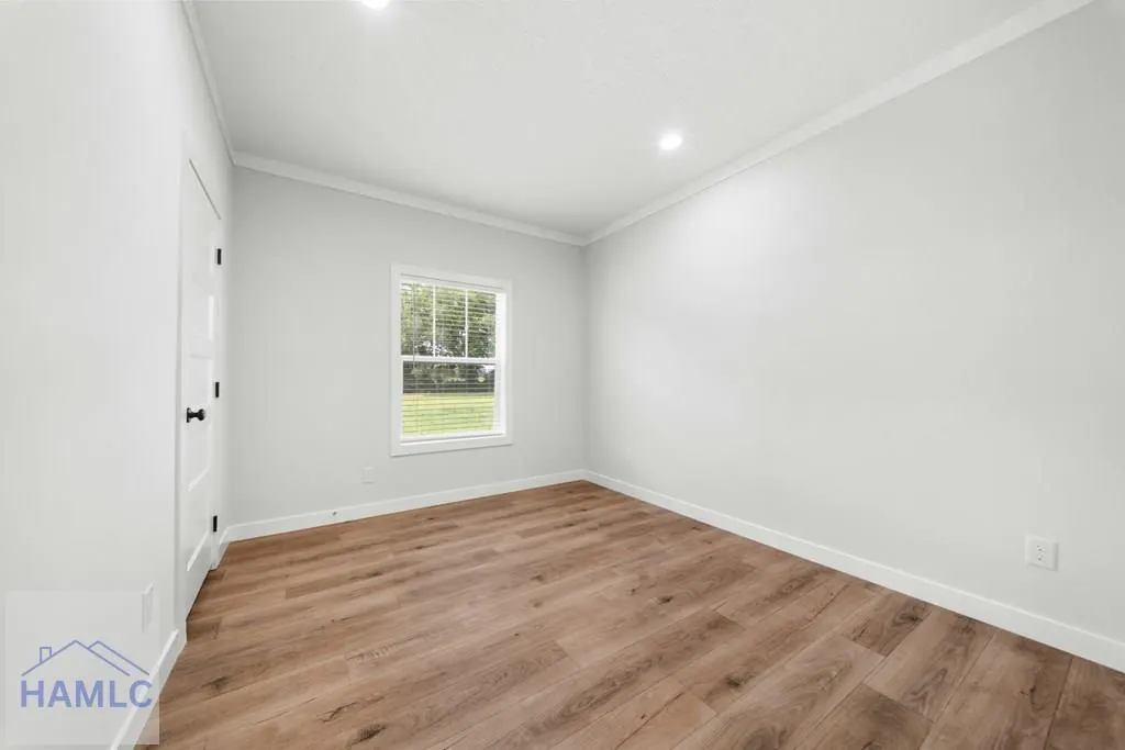 Listing Thumbnail Image 17
