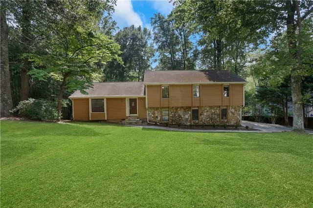 Popular Roswell Downs Real Estate