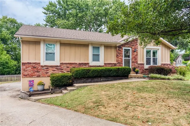 Expensive Brougham Village Real Estate
