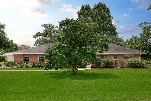 Popular Pecan Forest Real Estate