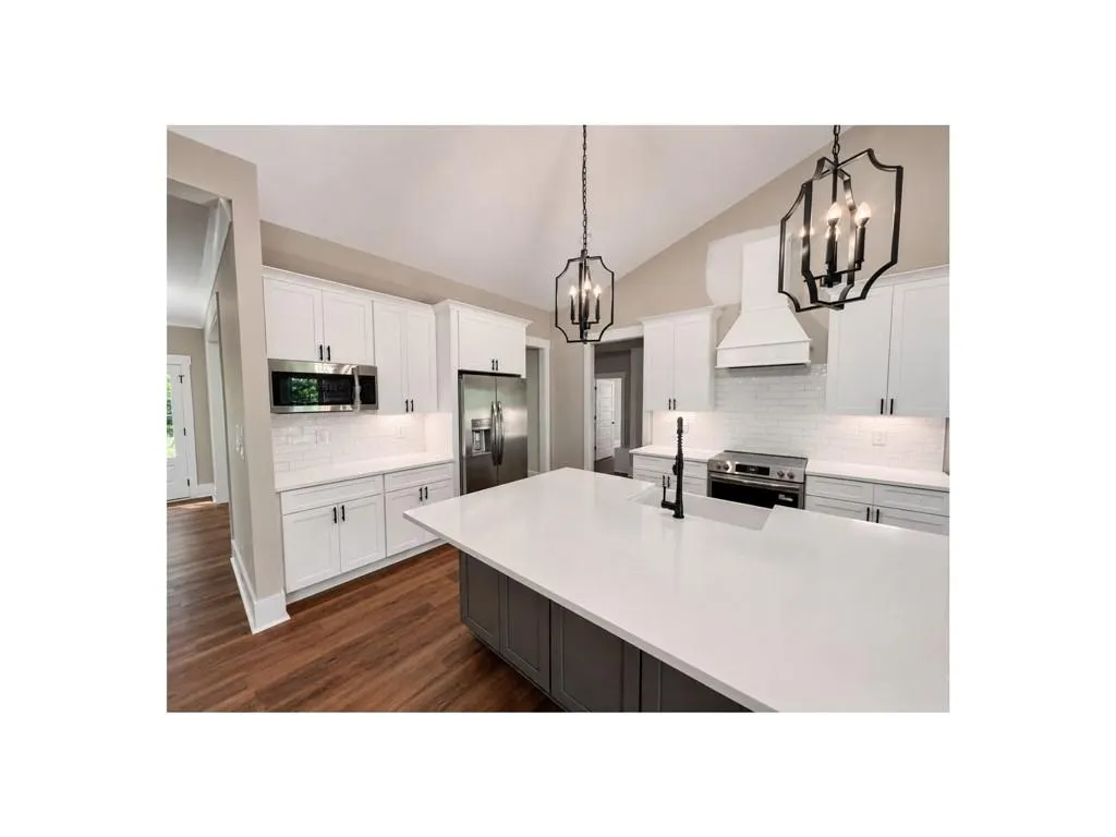 Listing Thumbnail Image 7