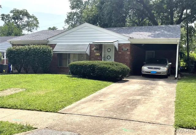 Popular Hawthorne Manor Real Estate