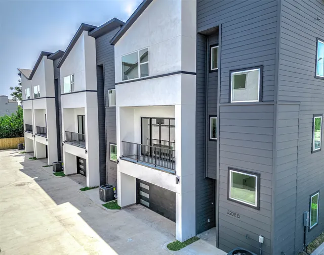 Popular Elgin Villas Real Estate