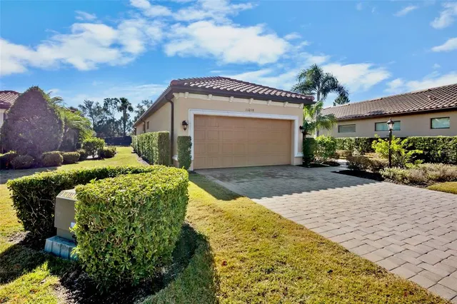 Popular ESPLANADE PH 1 Real Estate