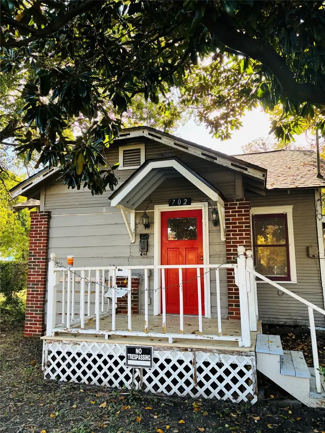 Popular Lindale Court Real Estate