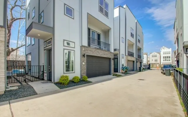 Popular MAYFAIR AT HEMPSTEAD Real Estate