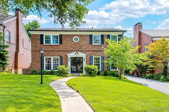 Popular Davis Place Real Estate