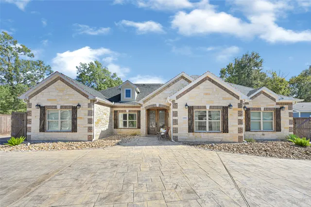 Popular White Oak Crossing Real Estate