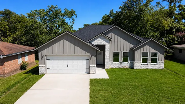 Popular North Oak Real Estate