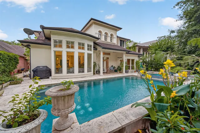Popular Carlton Woods Real Estate