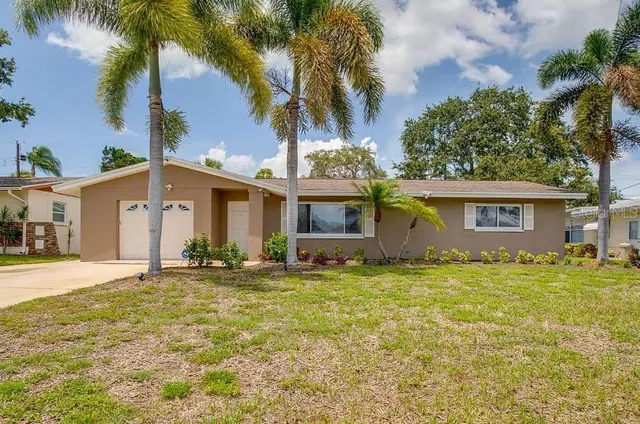 Cheap RIDGEWOOD LAKES Real Estate