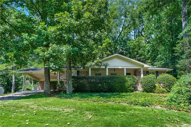 Popular Briarmoor Manor Real Estate