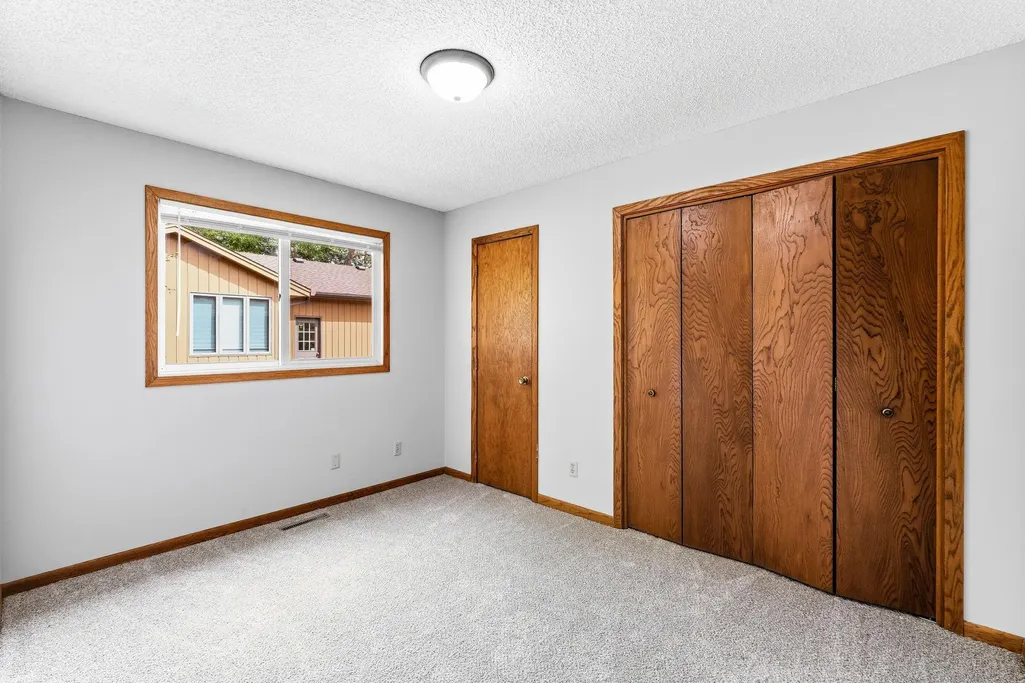 Listing Thumbnail Image 19