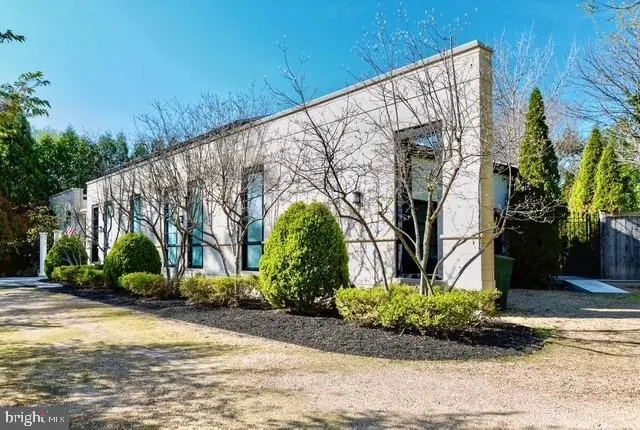 Popular Forest Hills Real Estate